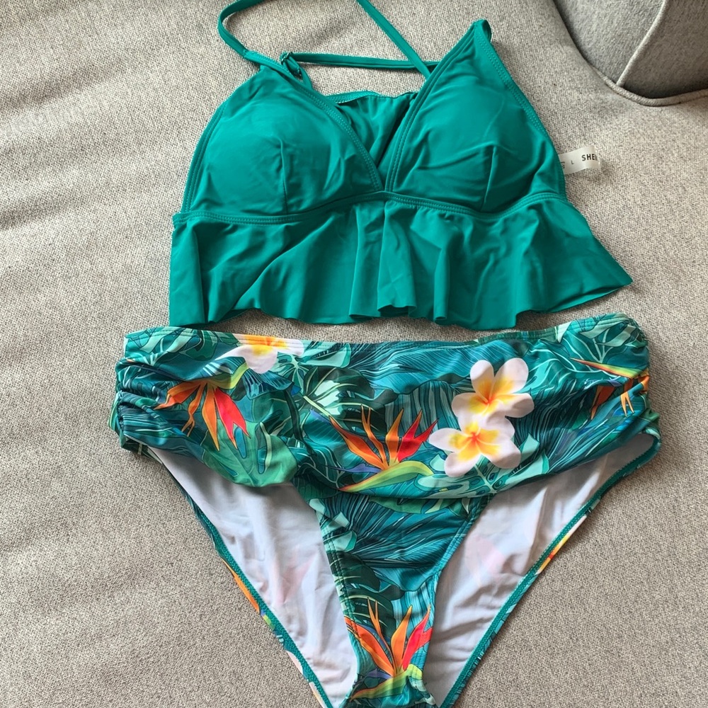 SHEIN Large Maternity Green Ruffle Tankini Top with Tropical Print Bikini Bottom